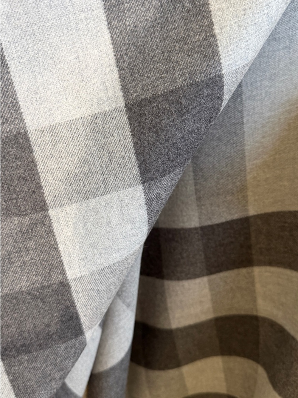 Burberry 100 wool Black & Gray Reversible Cape New - Picture 5 of 8